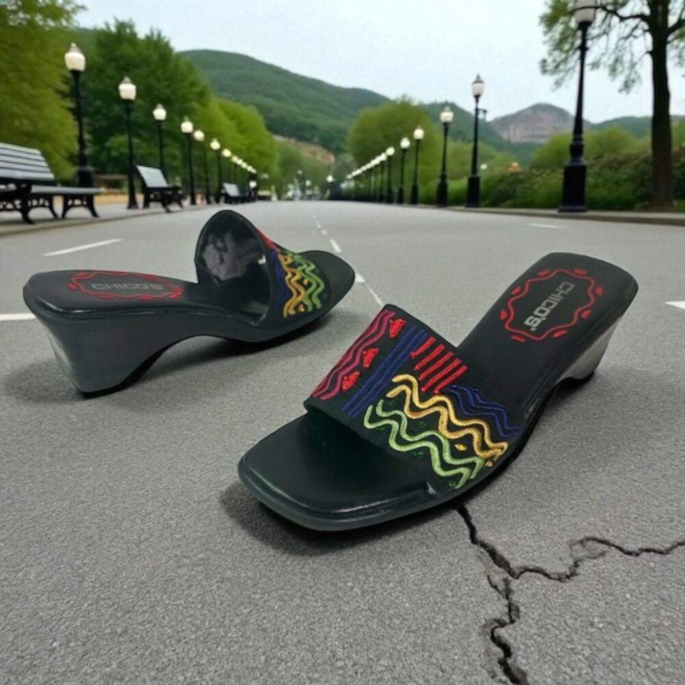 Chico's Women's Size 8M VTG 80s 90s Black Rainbow Embroidery Heeled Slides READ